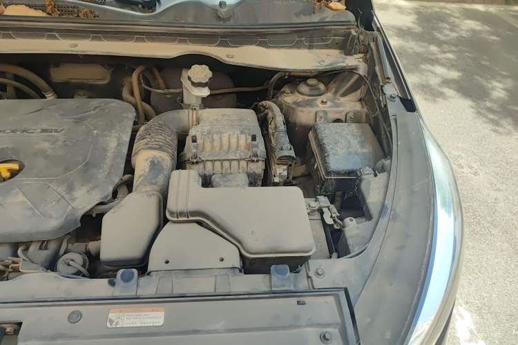 Used Kia Sportage R 2015 2.0L Manual Two-Wheel Drive GLS Trim Engine Bay Left