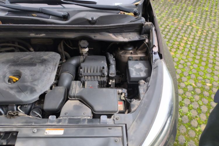 Used Kia Sportage R 2015 2.0L Automatic Two-Wheel Drive DLX Model Engine Bay Left