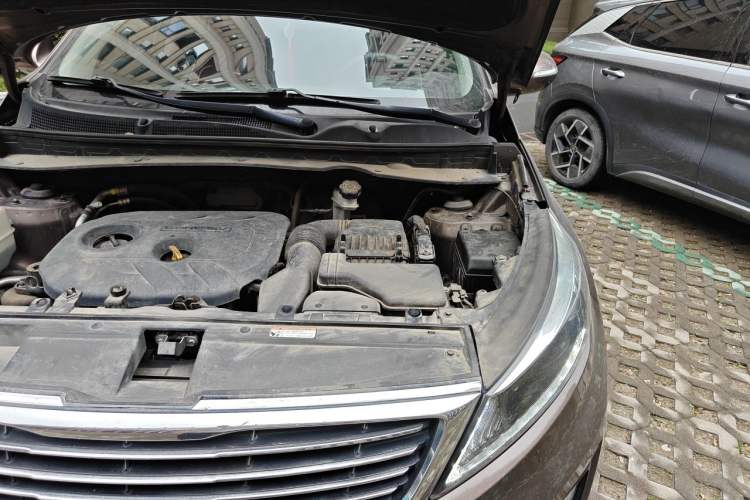 Used Kia Sportage R 2015 2.0L Automatic Two-Wheel Drive DLX Model Engine Bay Left