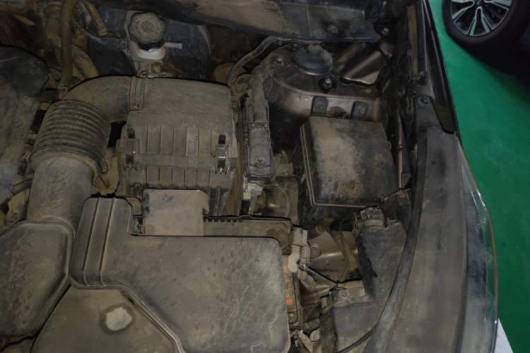 Used Kia Sportage R 2015 2.0L Automatic Two-Wheel Drive DLX Model Engine Bay Left