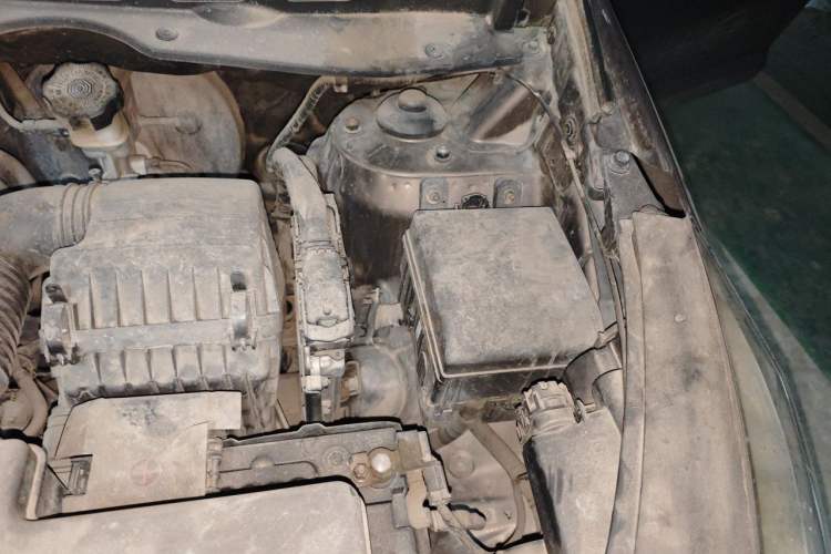 Used Kia Sportage R 2015 2.0L Automatic Two-Wheel Drive DLX Model Engine Bay Left