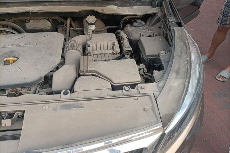 Used Kia Sportage R 2015 2.0L Manual Two-Wheel Drive GL Model Engine Bay Left