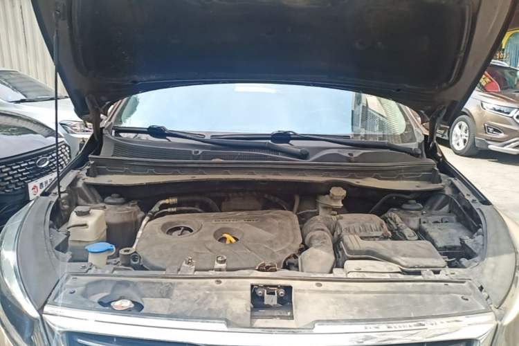 Used Kia Sportage R 2015 2.0L Automatic Two-Wheel Drive DLX Model Engine Bay