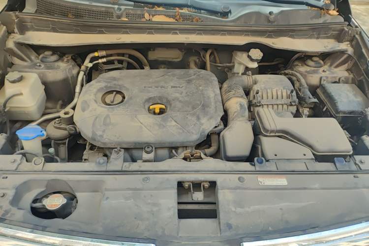 Used Kia Sportage R 2015 2.0L Manual Two-Wheel Drive GLS Trim Engine Bay