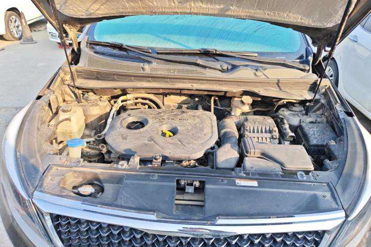 Used Kia Sportage R 2015 2.0L Manual Two-Wheel Drive GL Model Engine Bay