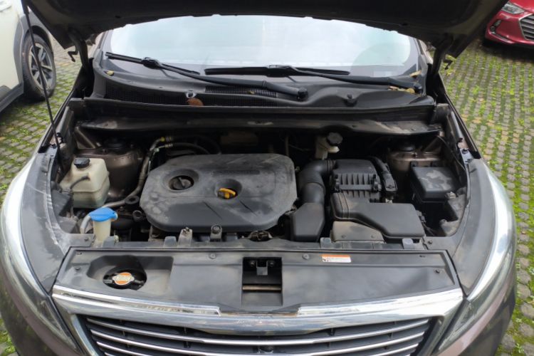 Used Kia Sportage R 2015 2.0L Automatic Two-Wheel Drive DLX Model Engine Bay