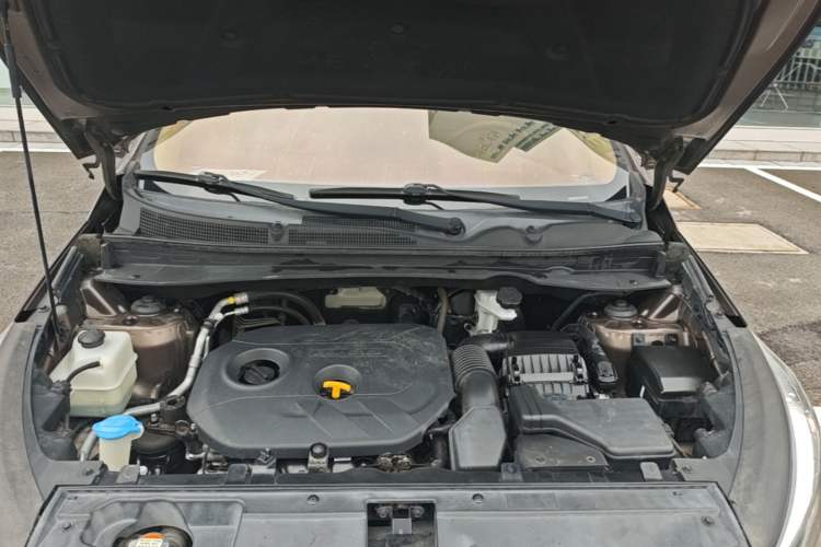 Used Kia Sportage R 2015 2.0L Automatic Two-Wheel Drive DLX Model Engine Bay