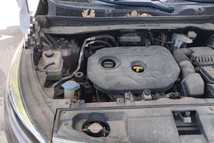 Used Kia Sportage R 2015 2.0L Automatic Two-Wheel Drive DLX Model Engine Bay Right