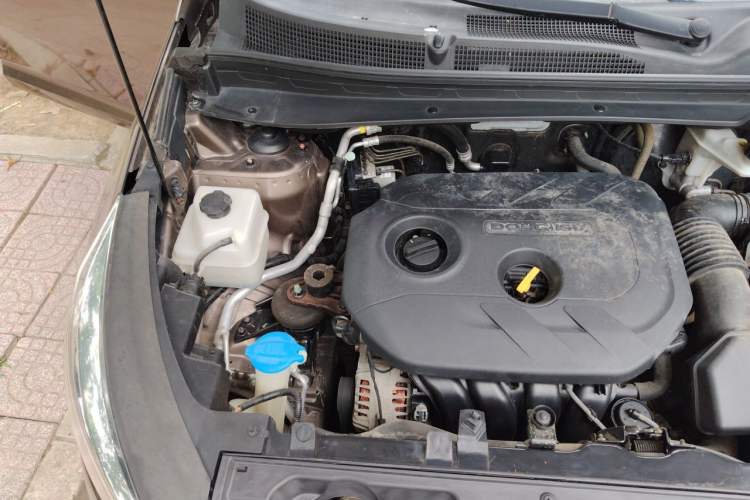 Used Kia Sportage R 2015 2.0L Automatic Two-Wheel Drive DLX Model Engine Bay Right