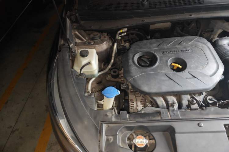 Used Kia Sportage R 2015 2.0L Automatic Two-Wheel Drive DLX Model Engine Bay Right