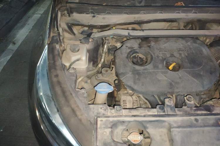 Used Kia Sportage R 2015 2.0L Automatic Two-Wheel Drive DLX Model Engine Bay Right