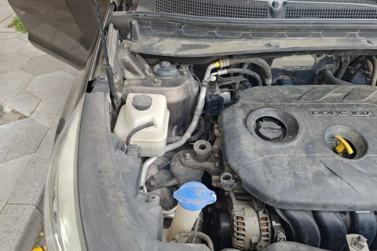 Used Kia Sportage R 2015 2.0L Automatic Two-Wheel Drive DLX Model Engine Bay Right