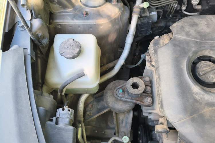 Used Kia Sportage R 2015 2.0L Automatic Two-Wheel Drive DLX Model Engine Bay Right