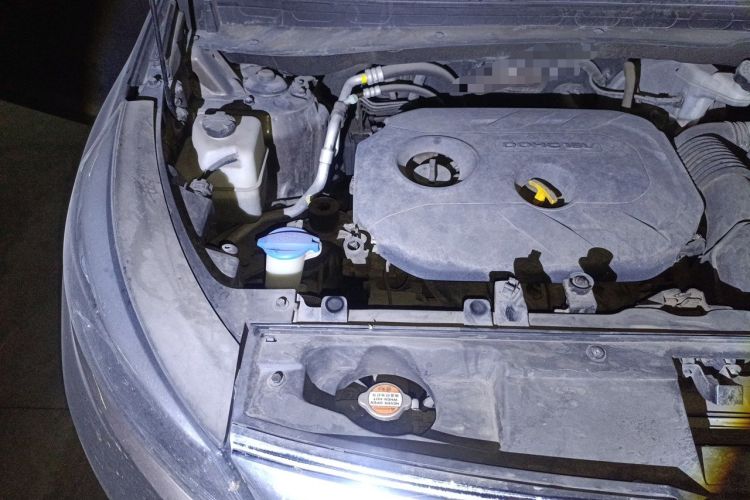 Used Kia Sportage R 2015 2.0L Automatic Two-Wheel Drive DLX Model Engine Bay Right