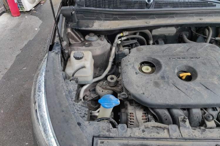 Used Kia Sportage R 2015 2.0L Automatic Two-Wheel Drive DLX Model Engine Bay Right