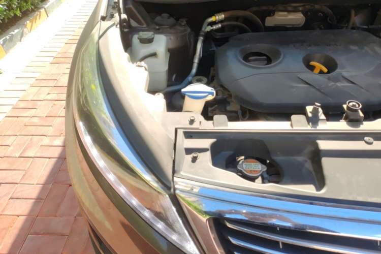 Used Kia Sportage R 2015 2.0L Automatic Two-Wheel Drive DLX Model Engine Bay Right