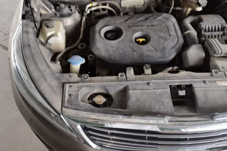 Used Kia Sportage R 2015 2.0L Automatic Two-Wheel Drive DLX Model Engine Bay Right