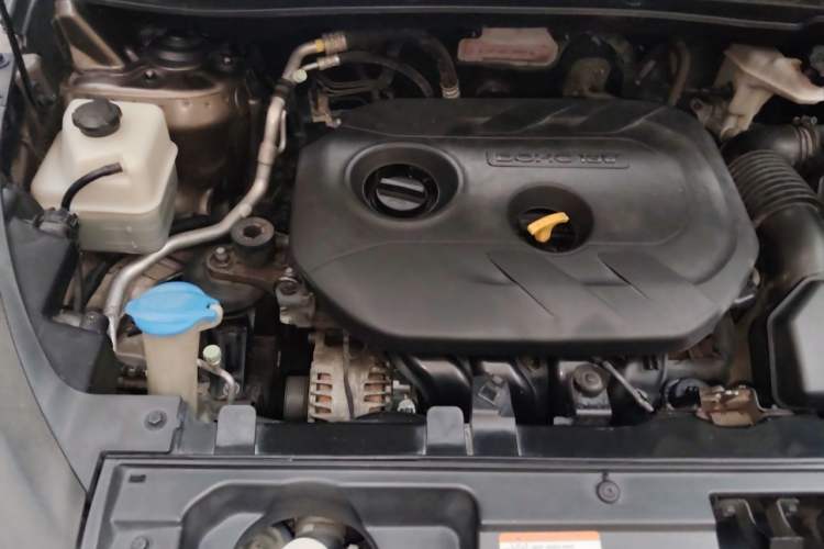 Used Kia Sportage R 2015 2.0L Automatic Two-Wheel Drive DLX Model Engine Bay Right