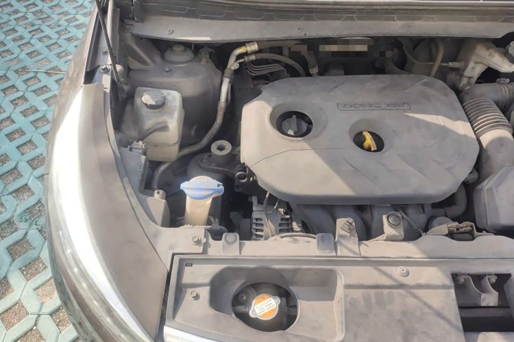 Used Kia Sportage R 2015 2.0L Automatic Two-Wheel Drive DLX Model Engine Bay Right