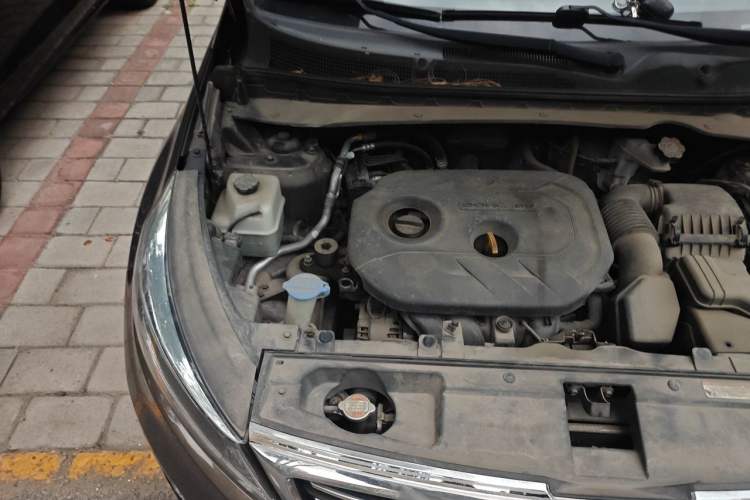 Used Kia Sportage R 2015 2.0L Automatic Two-Wheel Drive DLX Model Engine Bay Right