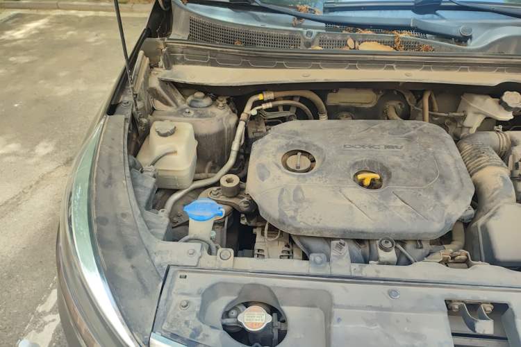 Used Kia Sportage R 2015 2.0L Manual Two-Wheel Drive GLS Trim Engine Bay Right