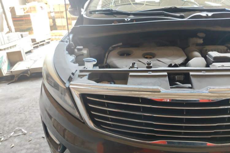 Used Kia Sportage R 2015 2.0L Automatic Two-Wheel Drive DLX Model Engine Bay Right
