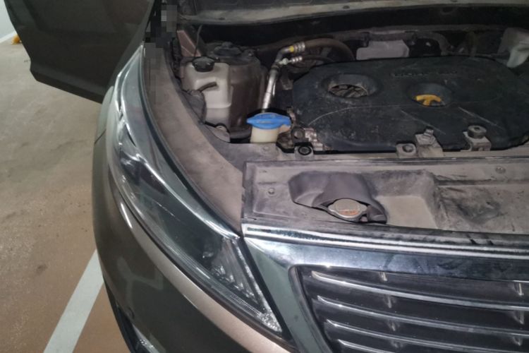 Used Kia Sportage R 2015 2.0L Automatic Two-Wheel Drive DLX Model Engine Bay Right