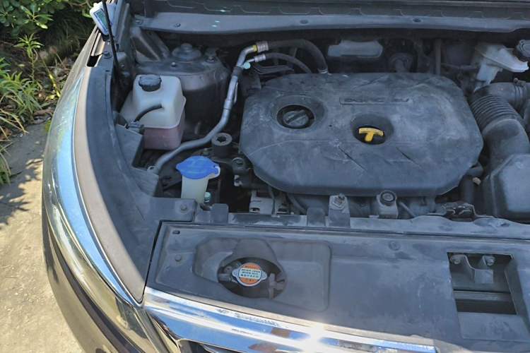 Used Kia Sportage R 2015 2.0L Automatic Two-Wheel Drive DLX Model Engine Bay Right