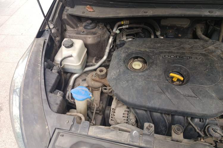 Used Kia Sportage R 2015 2.0L Automatic Two-Wheel Drive DLX Model Engine Bay Right