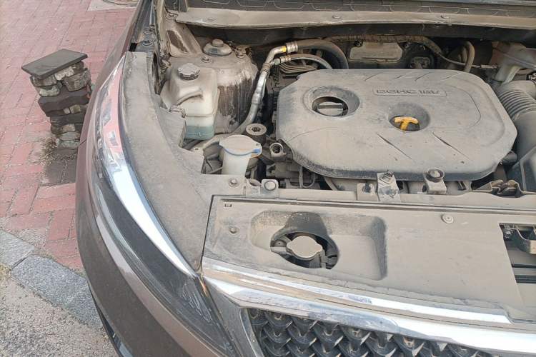 Used Kia Sportage R 2015 2.0L Manual Two-Wheel Drive GL Model Engine Bay Right