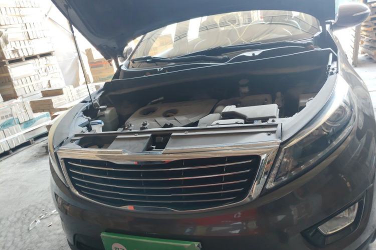 Used Kia Sportage R 2015 2.0L Automatic Two-Wheel Drive DLX Model Engine Bay