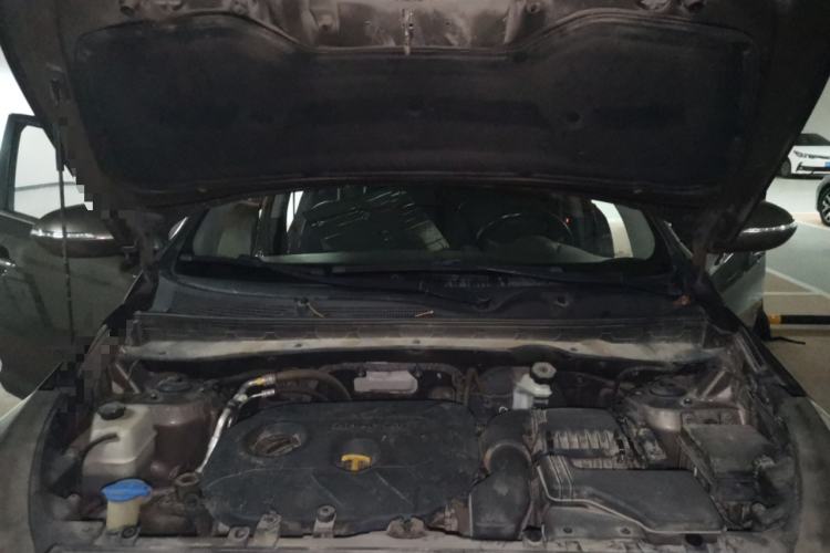 Used Kia Sportage R 2015 2.0L Automatic Two-Wheel Drive DLX Model Engine Bay
