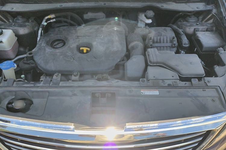Used Kia Sportage R 2015 2.0L Automatic Two-Wheel Drive DLX Model Engine Bay