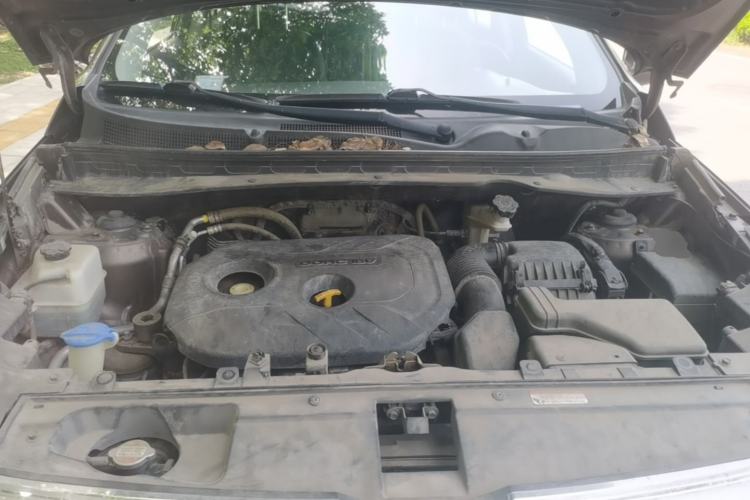 Used Kia Sportage R 2015 2.0L Automatic Two-Wheel Drive DLX Model Engine Bay