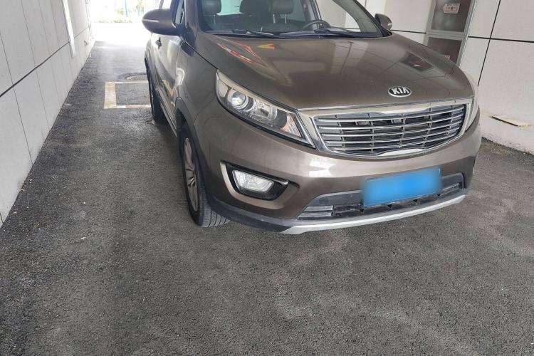 Used Kia Sportage R 2015 2.0L Manual Two-Wheel Drive GLS Trim Exterior 2