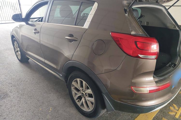 Used Kia Sportage R 2015 2.0L Manual Two-Wheel Drive GLS Trim Exterior 3