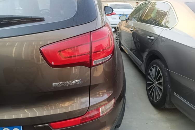 Used Kia Sportage R 2015 2.0L Automatic Two-Wheel Drive GLS Exterior 3