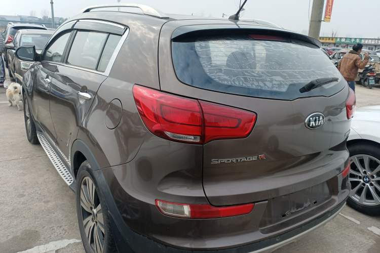 Used Kia Sportage R 2015 2.0L Automatic Two-Wheel Drive DLX Model Exterior 3