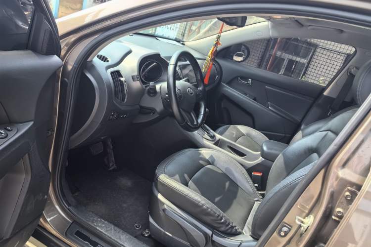 Used Kia Sportage R 2015 2.0L Automatic Two-Wheel Drive DLX Model Exterior 4