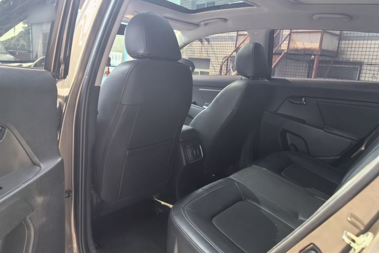 Used Kia Sportage R 2015 2.0L Automatic Two-Wheel Drive DLX Model Exterior 5