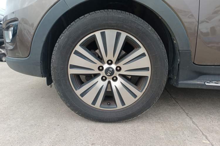 Used Kia Sportage R 2015 2.0L Automatic Two-Wheel Drive DLX Model Exterior 7