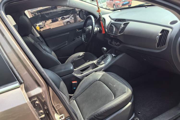 Used Kia Sportage R 2015 2.0L Automatic Two-Wheel Drive DLX Model Exterior 7