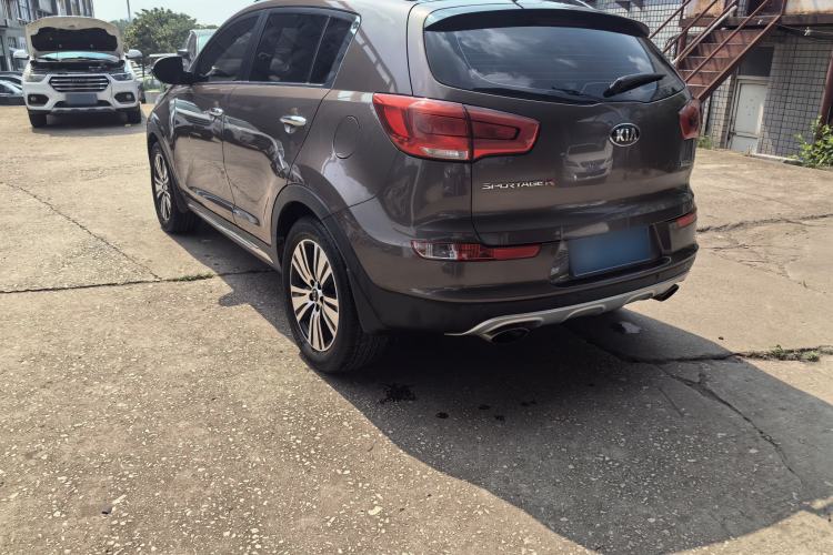 Used Kia Sportage R 2015 2.0L Automatic Two-Wheel Drive DLX Model Exterior 8