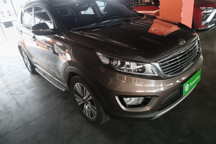 Used Kia Sportage R 2015 2.0L Automatic Two-Wheel Drive DLX Model Front Right 45 Deg