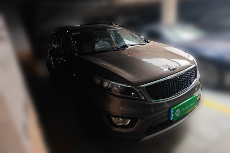 Used Kia Sportage R 2015 2.0L Automatic Two-Wheel Drive DLX Model Front Right 45 Deg