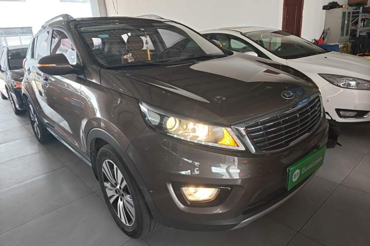 Used Kia Sportage R 2015 2.0L Automatic Two-Wheel Drive GLS Front Right 45 Deg