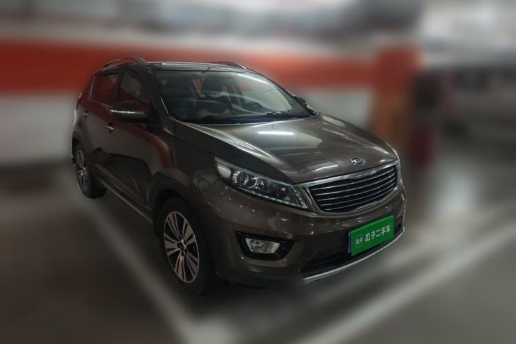 Used Kia Sportage R 2015 2.0L Automatic Two-Wheel Drive DLX Model Front Right 45 Deg