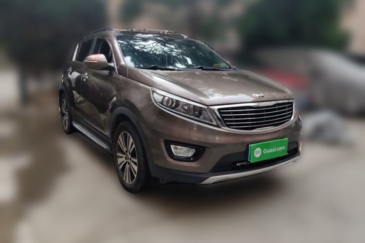 Used Kia Sportage R 2015 2.0L Automatic Two-Wheel Drive DLX Model Front Right 45 Deg