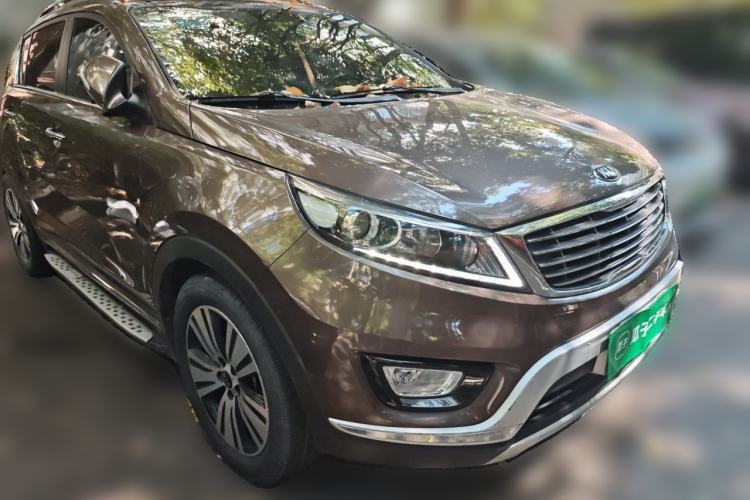 Used Kia Sportage R 2015 2.0L Automatic Two-Wheel Drive DLX Model Front Right 45 Deg