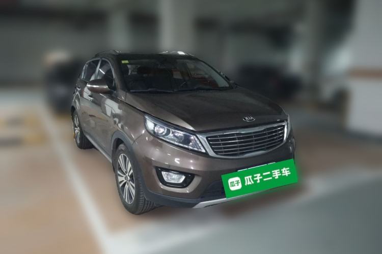 Used Kia Sportage R 2015 2.0L Automatic Two-Wheel Drive DLX Model Front Right 45 Deg